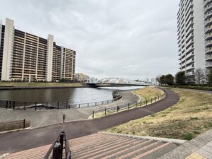 隅田川沿いに建つアクアテラ 外観 足立区の大規模マンション