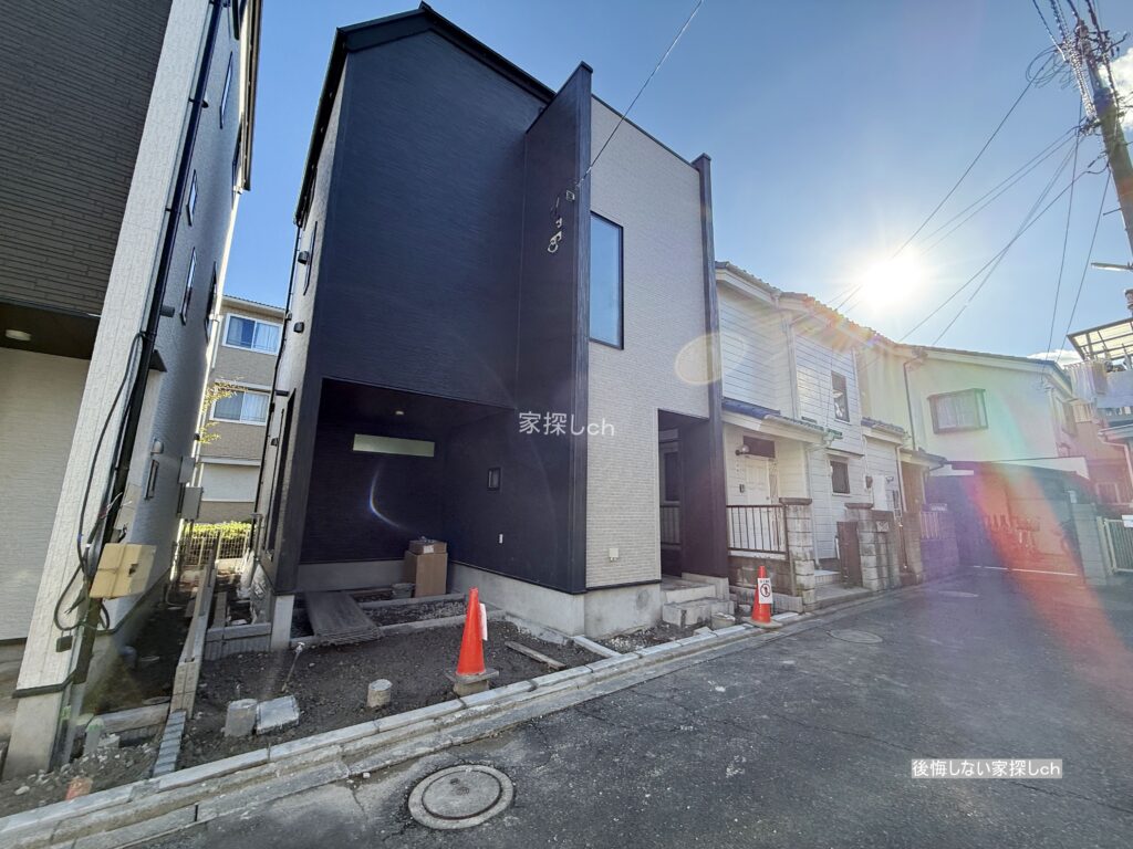 葛飾区南水元2丁目1号棟の外観を斜めから撮影